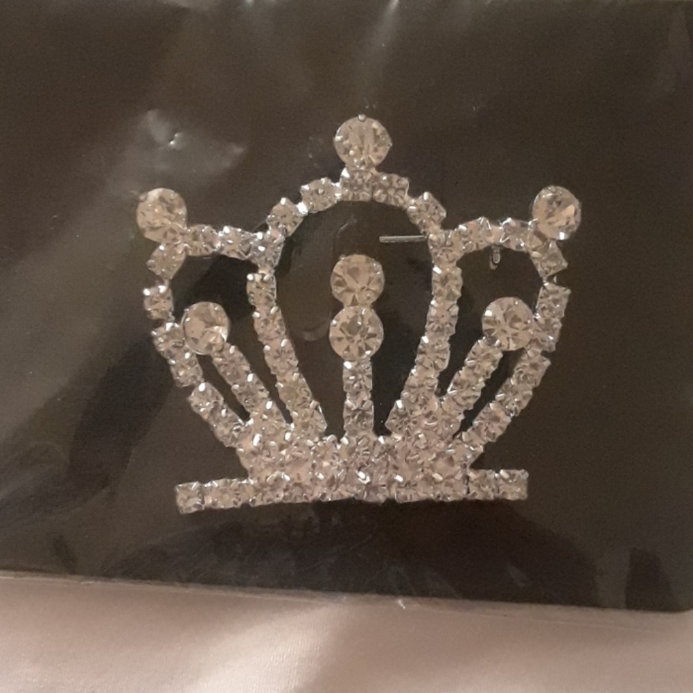 Crown pin 😀